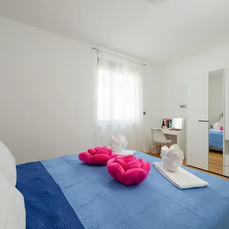Inna Luxe With Free Parking Apartment